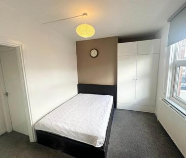 1 bedroom in a house share to rent - Photo 6