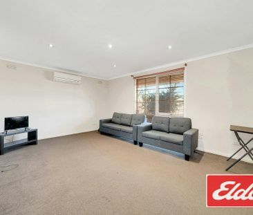 Beautiful Family Home In Prime Location! - Photo 2