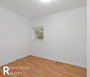 House in North Vancouver, BC - Photo 4