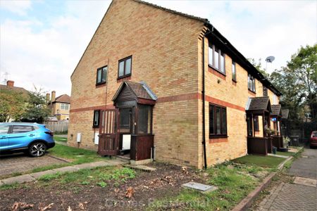 Price £1,200 pcm - Available 24/11/2025 - Unfurnished - Photo 2