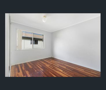 Comfortable Family Living in a Convenient Location - Photo 4