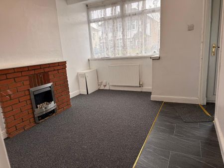 2 bedroom semi-detached house to rent - Photo 2