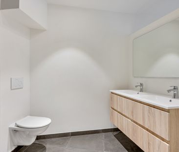 Lichtrijk gelijkvloers appartement met terras op toplocatie! - Foto 2