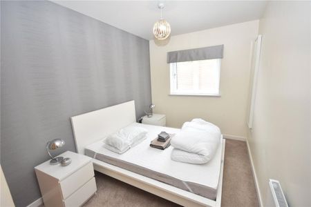 3 bedroom flat to rent - Photo 2