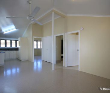 LOCATION – Minutes to the beach - Photo 2