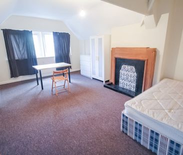 BILLS INCLUDED – Bainbrigge Road, Headingley, Leeds, LS6 - Photo 6