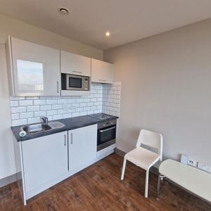 Studio to rent - Photo 2