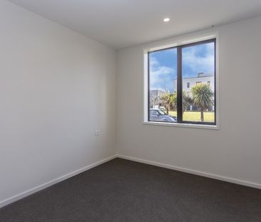 NEAR NEW spacious 2 bedroom townhouse in the city! - Photo 6