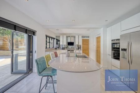 4 bedroom detached house to rent - Photo 4