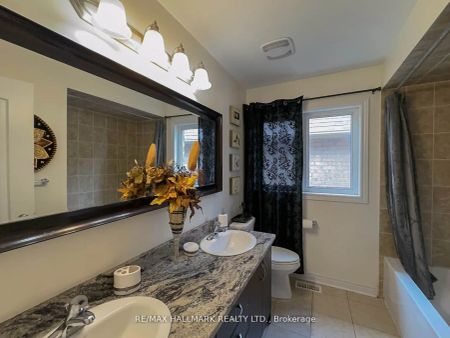 Detached Home For Lease | N9246351 - Photo 2