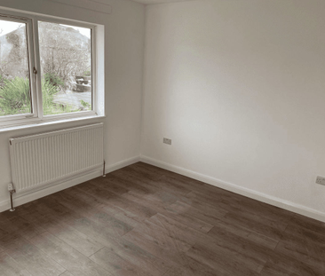 Home Gardens, Dagenham, RM10 - Photo 4