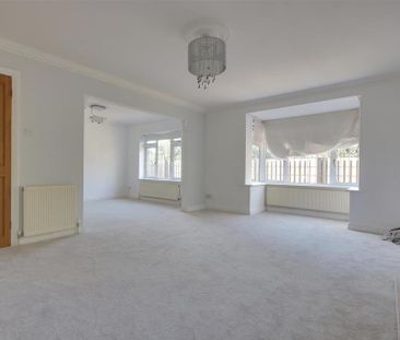 3 bedroom detached house to rent - Photo 2