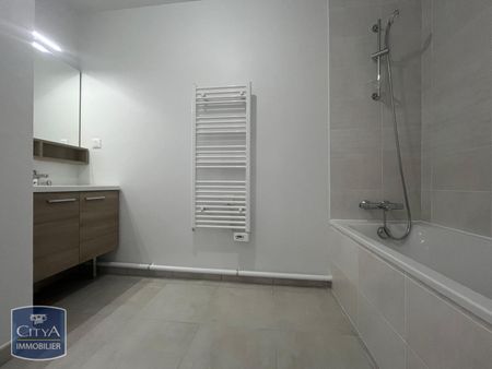 Location Appartement 4 pièces 82m² MIONNAY 01390 - Photo 4