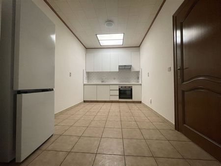 Ruim appartement met eigen inkom te huur in hartje centrum onmiddellijk beschikbaar - Photo 5