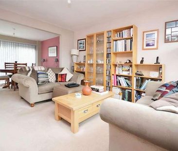 Dunster Crescent, Hornchurch, Essex, RM11 - Photo 1