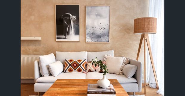 A Light-Filled Escape in a Vibrant Locale - Photo 1