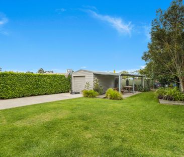 Beautifully Maintained Family Home - Photo 6