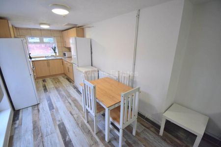 1 bedroom in a house share to rent - Photo 5