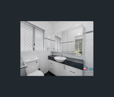 KELMSCOTT - 3x2 - BEAUTIFUL VILLA!! - Photo 4