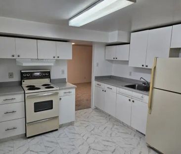 1 Bedroom Basement in Parkdale. Pets ok. Util/WiFi Incl. Unfurn, Si... - Photo 1