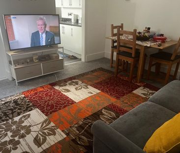 Room in a Shared House, Cholmeley Place, RG1 - Photo 4