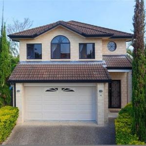 LUXURIOUS & BEAUTIFUL 4 BEDROOM HOUSE, MOVE IN AND ENJOY YOUR NEW HOME!! - Photo 2