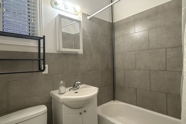 Logement rénové de 2 chambres en location semi-meublé - Photo 1