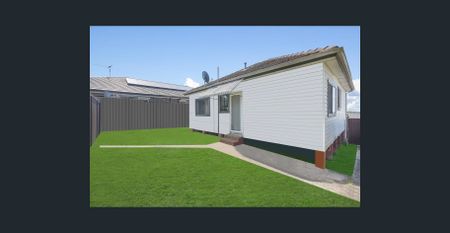 TWO BEDROOM GRANNY FLAT! - Photo 2