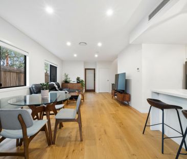 LUXURY TOWNHOUSE WITH BUSHLAND OUTLOOK - Photo 2