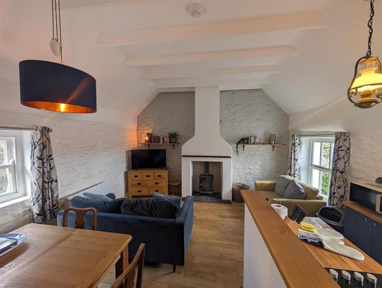 2 bedroom barn conversion to rent - Photo 1