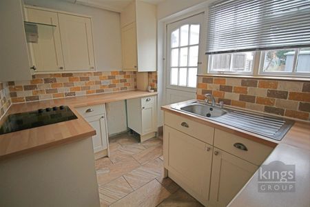 3 Bedroom House - Terraced To Let - Photo 5