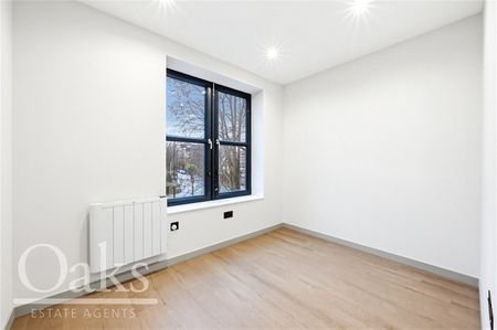 Dingwall Road, East Croydon, Surrey - Photo 4