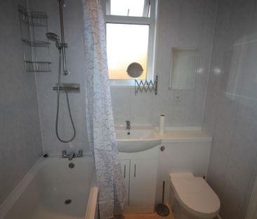 4 bedroom semi-detached house to rent - Photo 2