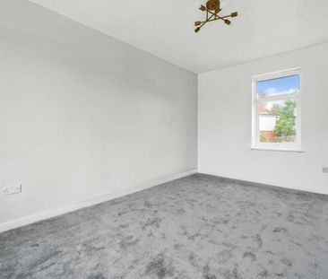 3 Bed Semi-Detached House, Staverton Road, RG2 - Photo 2