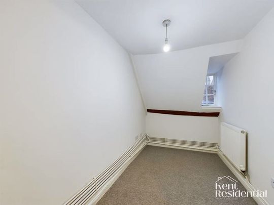 4 bed house to rent in The Precinct, Rochester, ME1 - Photo 1