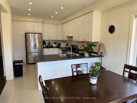 For Lease - 257 Sharon Creek Drive, East Gwillimbury, Ontario - Photo 4