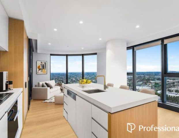 Indulgent Lifestyle Amidst a Mesmerizing Panoramic Vista - Photo 1