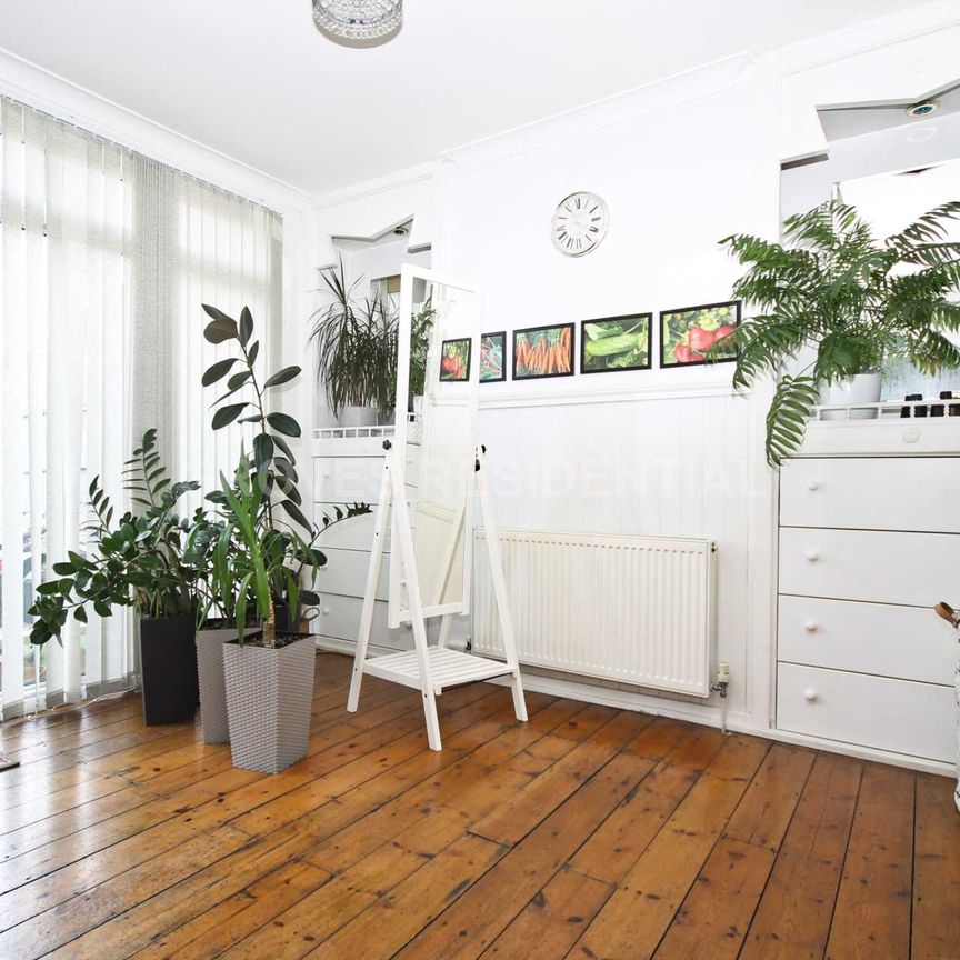 Price £2,300 pcm - Available 31/01/2026 - Unfurnished - Photo 1