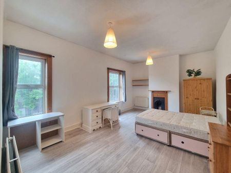 4 bedroom terraced house to rent - Photo 3