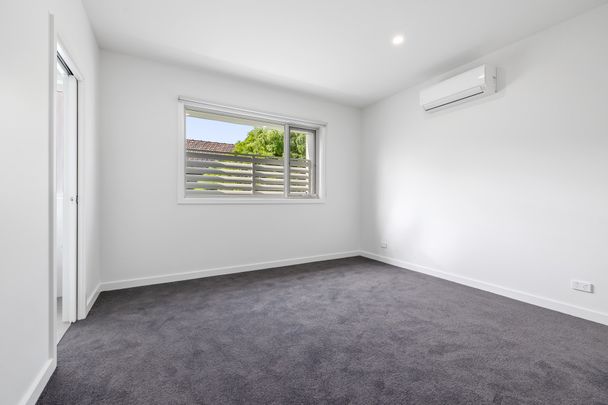 Have it all - Premium living, Practicality, Convenience and Location - Photo 1