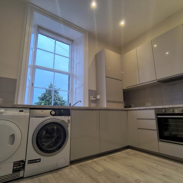 2 bedroom flat to rent - Photo 1