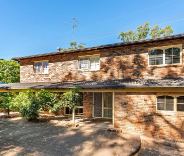 Expansive Family Home Backing onto Nature Reserve with Premium Life... - Photo 6