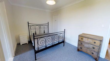 3 bedroom end of terrace house to rent - Photo 2