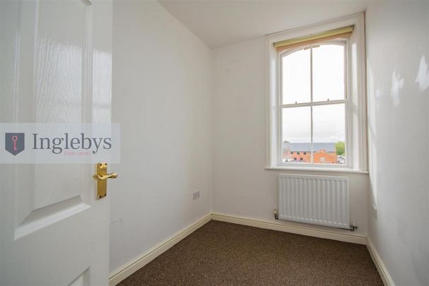 3 bedroom apartment to rent - Photo 1