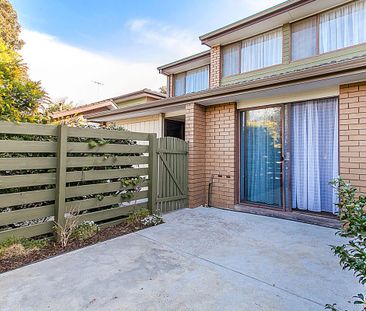 IMMACULATE TOWNHOUSE - Photo 5