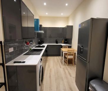 1 Bed Detached House, New Cross Road, SE14 - Photo 2