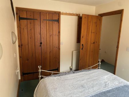 2 bedroom mews to rent - Photo 5