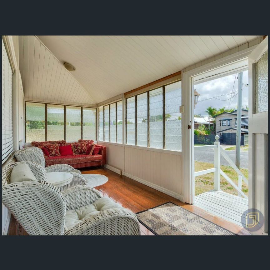 Prime Gordon Park Location – Solar Powered + Water included - Photo 1