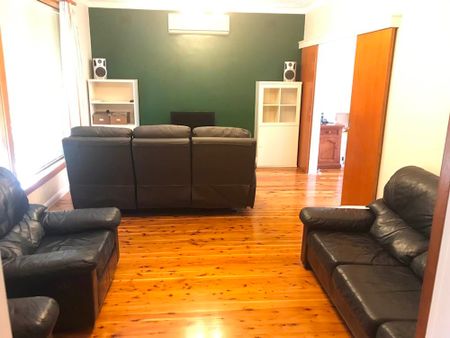 Telopea - Photo 2