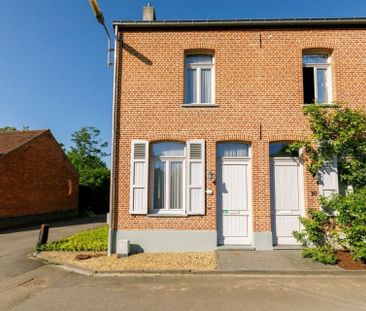 Woning met 2 slpks, tuin en 2 autostaanplaatsen - Photo 1